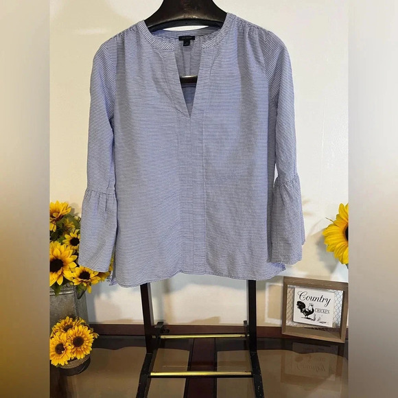 ✨ Ann Taylor Women’s M Blue White Striped Bell Sleeve Blouse | Classic - Picture 2 of 7